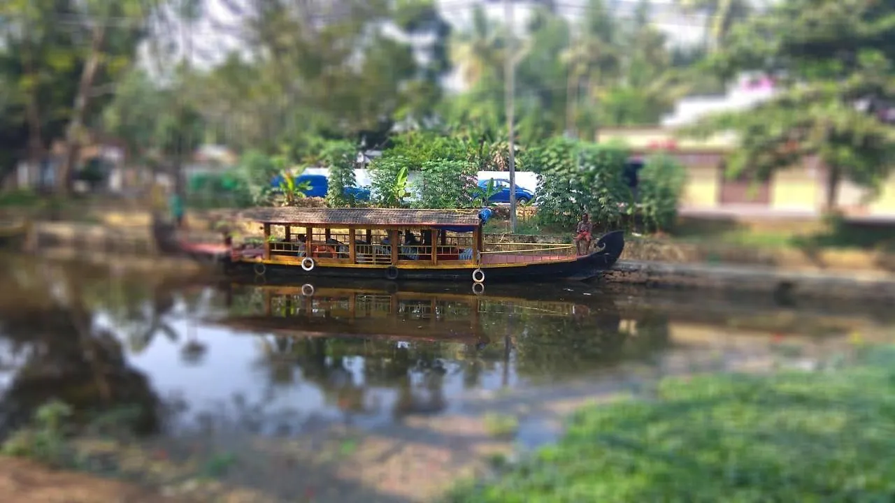 Marari Sabari Home Stay Mararikulam 0*,
